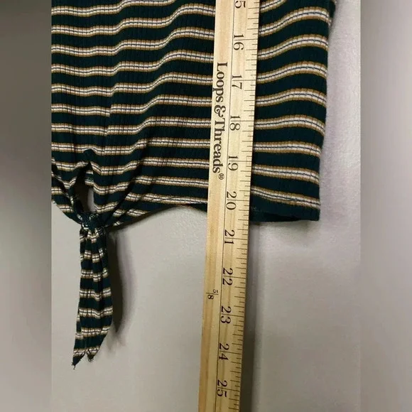 American Eagle women’s MED short sleeve cropped tee tie front green & mustard - Picture 6 of 7